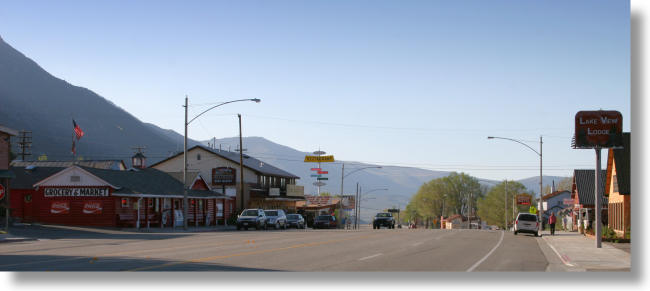 downtown Lee Vining, California, facing north on highway 395