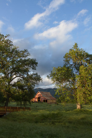 Ahwahnee Hills Regional Park